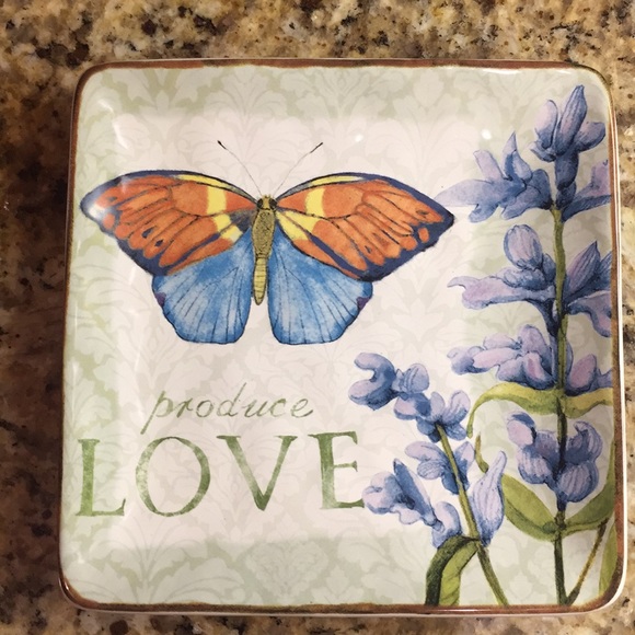 Other - 🦋Two beautiful butterfly plates